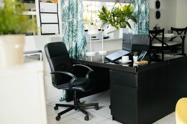 ไอเดียจัดมุมทำงานที่บ้าน (Home Office) ให้ดูโปร่งและเพิ่มประสิทธิภาพ