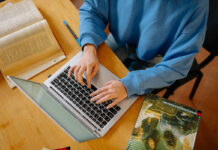 Lifelong Learning: อัปเกรดตัวเองให้เป็นคนทำงานที่อยู่รอดในโลกอนาคต Lifelong Learning: อัปเกรดตัวเองให้เป็นคนทำงานที่อยู่รอดในโลกอนาคต